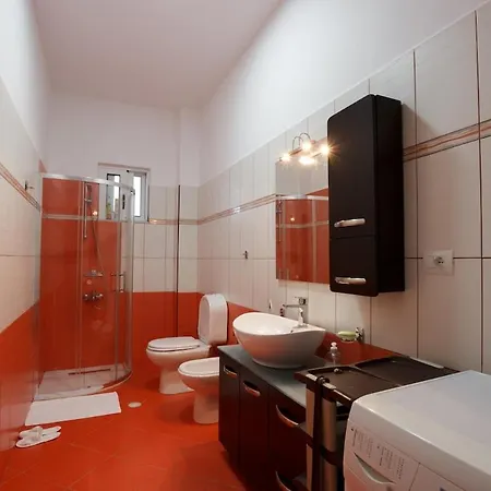 Spacious Modern Apartment With Stunning Town Views *