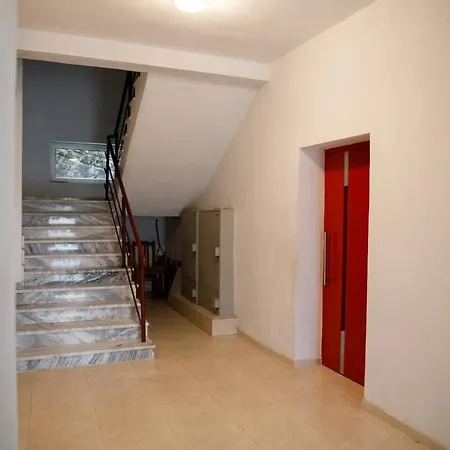 Spacious Modern Apartment With Stunning Town Views Apartment *