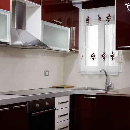 Spacious Modern Apartment With Stunning Town Views * ジロカストラ